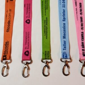 Lanyard personalizado premium con mosquetón superior reforzado de fabricación directa.