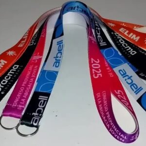 Herrajes metálicos de sujeción dual para llaveros corporativos